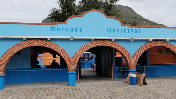 Locatarios abandonan el Mercado Municipal de Tierra Blanca por falta de clientes