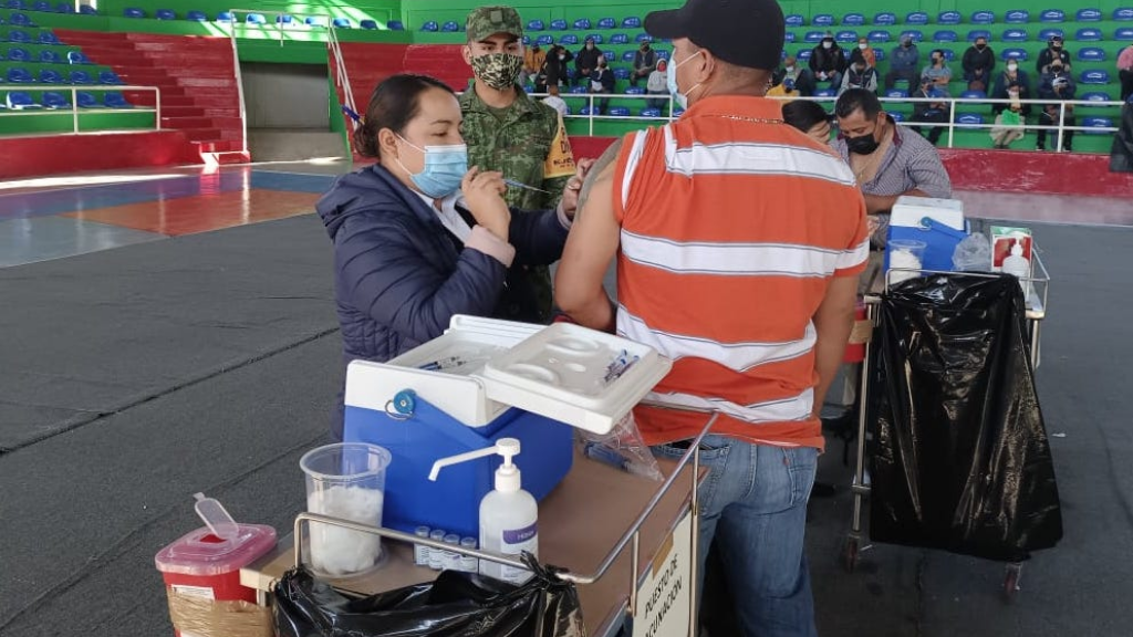 Habilitan Auditorio de Romita para aplicar vacuna de refuerzo a los de 40 y más