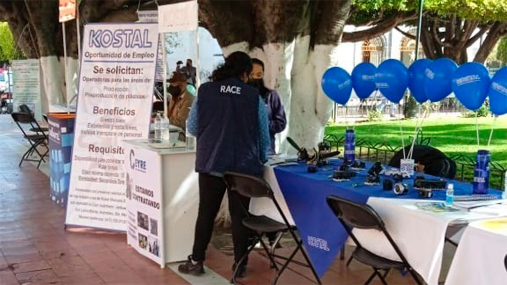 Realizan Feria regional del empleo en el jardín de Acámbaro