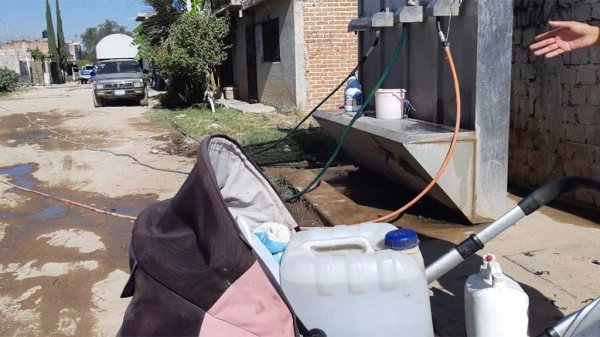 León: no solo en Las Joyas, abusan de tomas de agua en Lomas de Medina