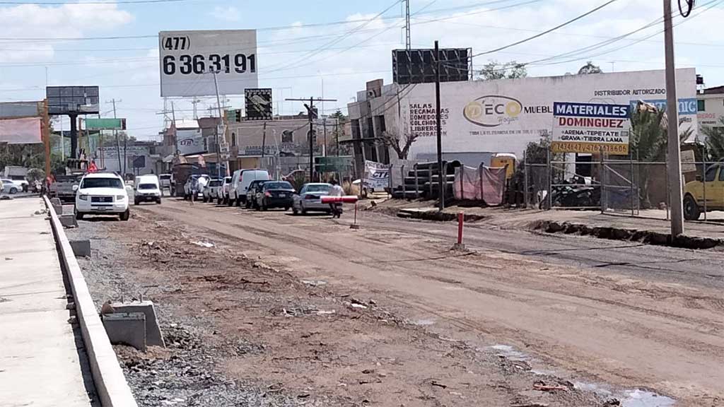 Walmart ‘roba espacio’ en Purísima del Rincón y afecta a comerciantes