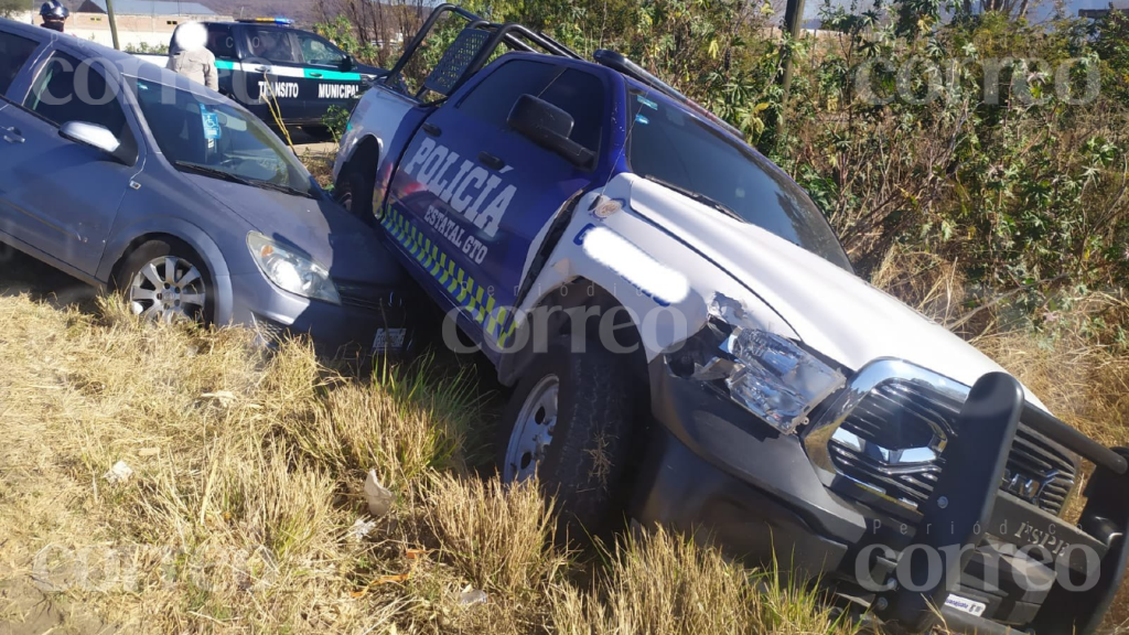 Patrulla de las FSPE protagoniza fuerte choque en carretera de Acámbaro