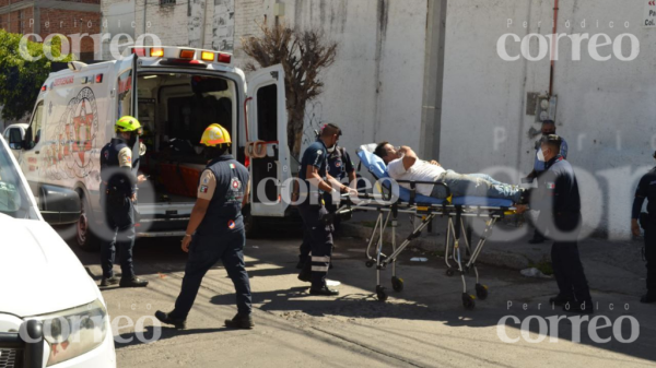 León: Empleado se intoxica mientras limpiaba contenedor en fábrica de La Merced