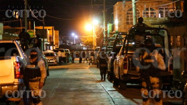 Tras varias horas, aseguran vivienda y a grupo criminal en Pénjamo