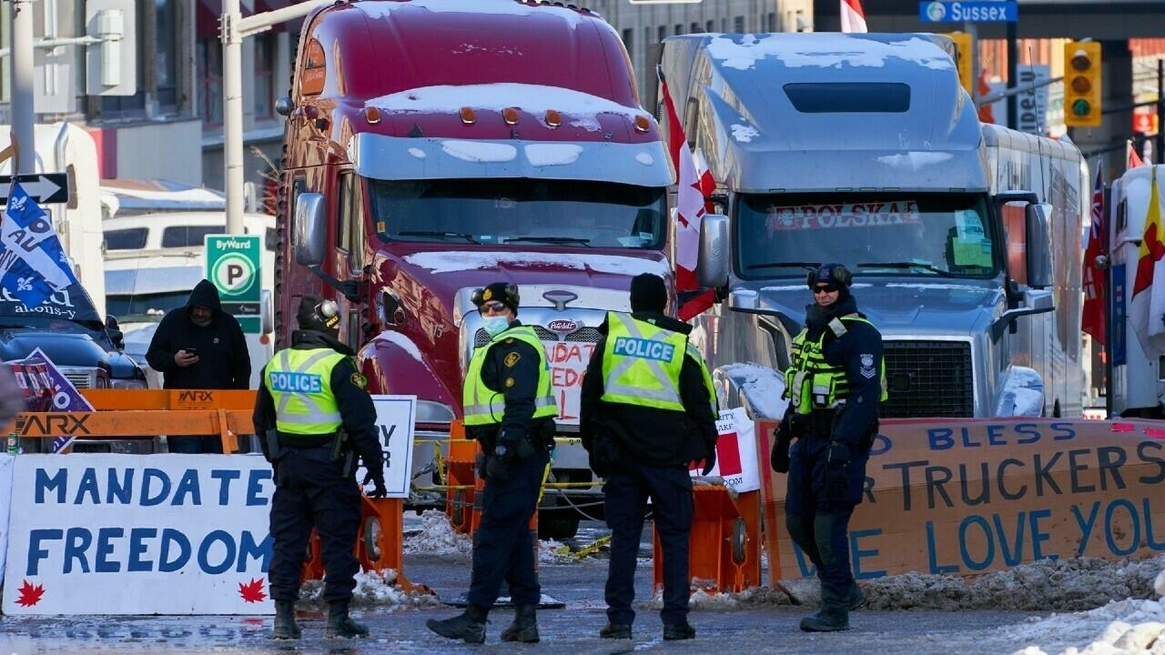 Arrestan a camioneros en Canadá, luego de tres semanas de bloqueos