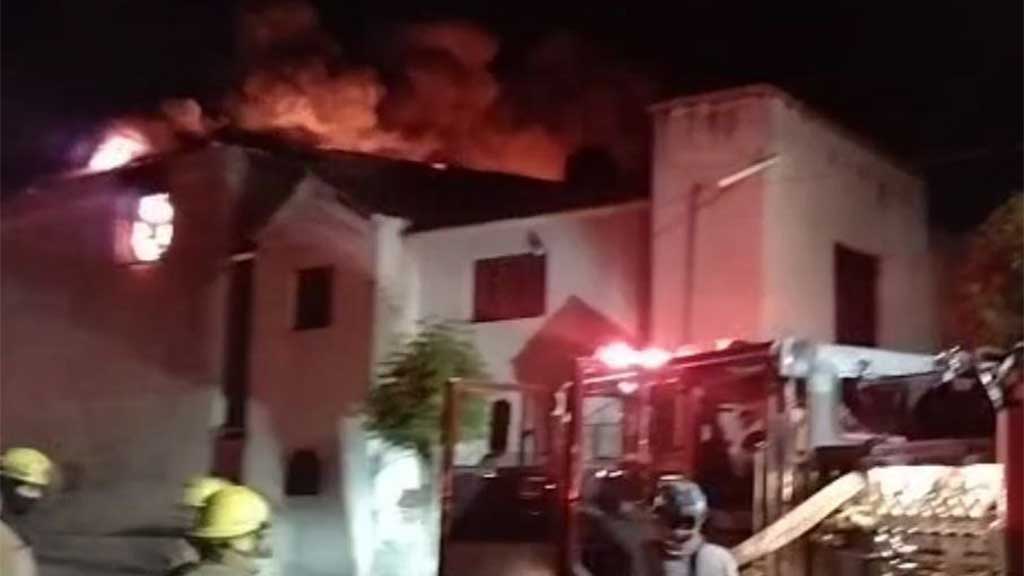 Incendio consume fábrica en la colonia Cuauhtémoc en San Francisco del Rincón