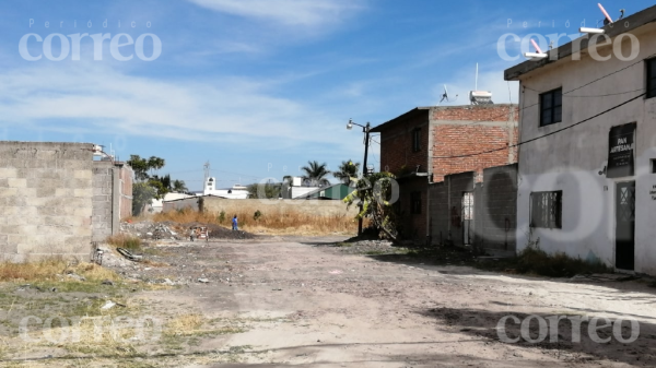 Ciudadanos exigen pavimentación de la calle Paraíso en Salamanca