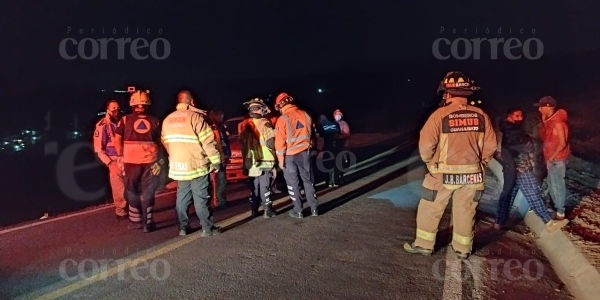 Trágica volcadura en Guanajuato deja un muerto y diez heridos, todos menores