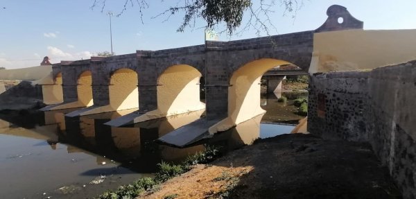 Restauran puente Tresguerras en Celaya tras ‘accidentada manita de gato’