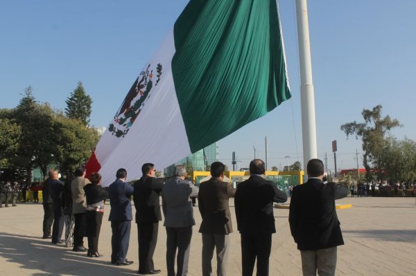 Así celebra todo Guanajuato el Día de la Bandera (Fotos)