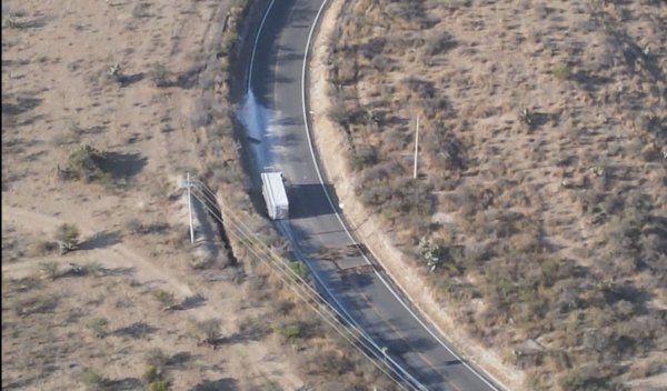 Cierran carretera por volcadura pipa en la carretera de Dolores Hidalgo