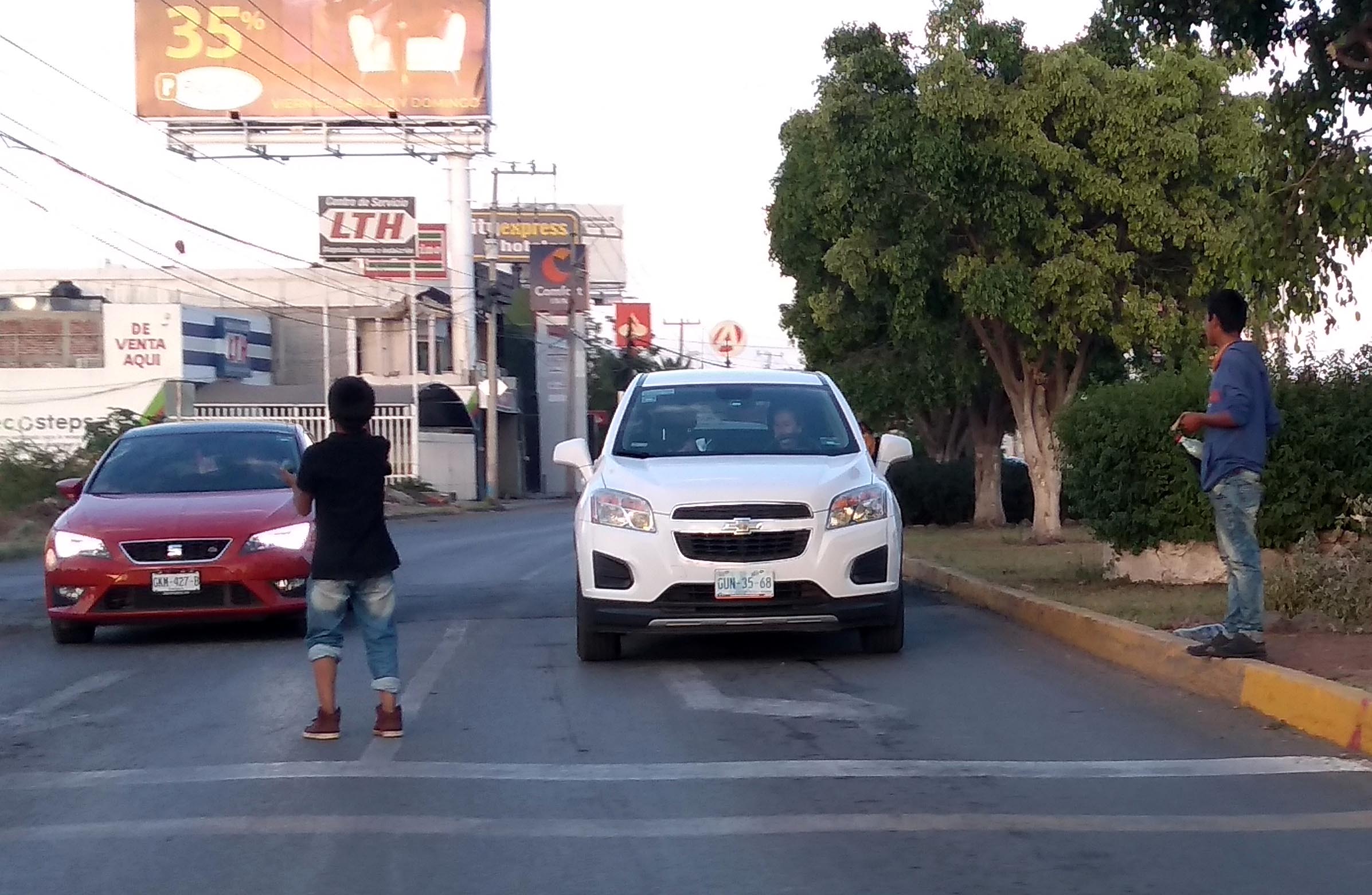 Abundan niños de la calle en Irapuato por desempleo de sus padres