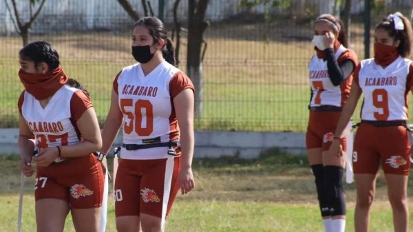 Coyotes de Acámbaro ponen en alto al municipio en tochito bandera femenil