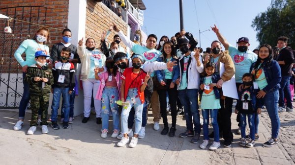 Santa Fe Klan da esperanzas y cumple el sueño de ocho niños con cáncer