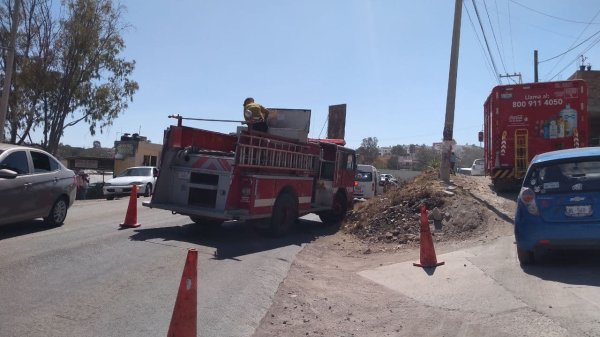 Choque en la Guanajuato-Irapuato  deja dos lesionados y daños materiales