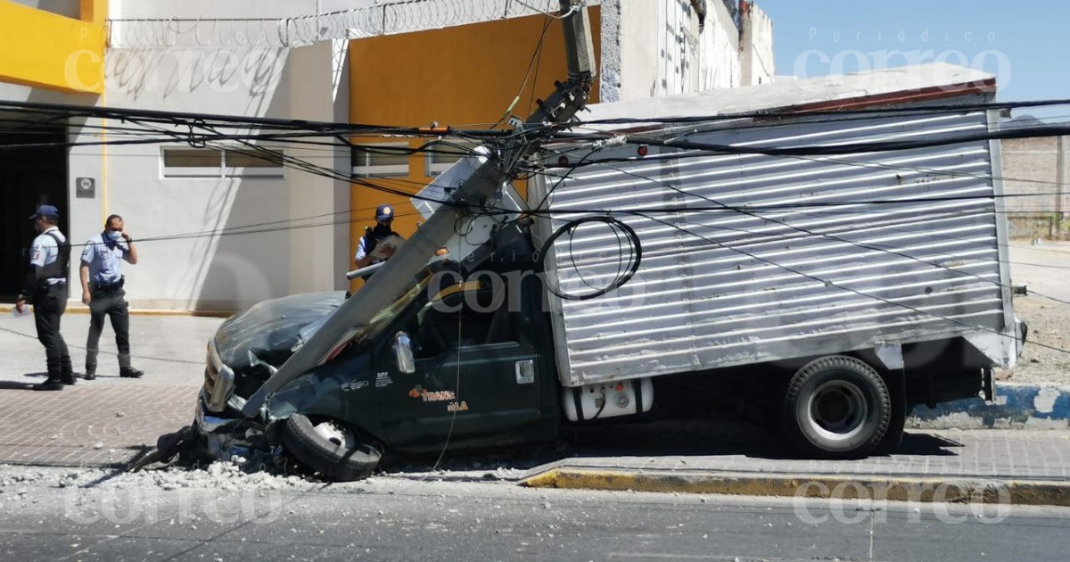 Choque en el López Mateos deja sin luz al Distrito León MX y Poliforum