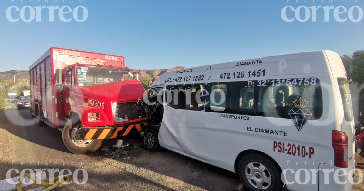 Guanajuato: Choque entre camión de Coca Cola y Sprinter deja tres lesionados