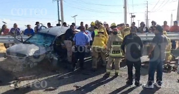 Aparatoso choque en la Silao-Guanajuato deja a un policía muerto