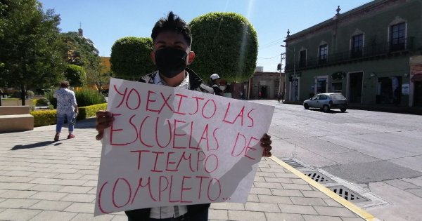 Estudiantes protestan en Irapuato por el regreso de las escuelas de tiempo completo