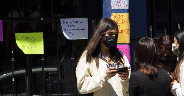 Prepa UG del centro de León se une a protestas contra el acoso del plantel San Miguel