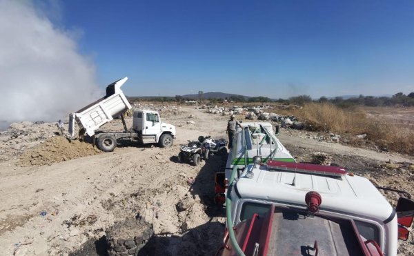 Frenan recepción de basura en el tiradero de Comonfort tras incendios