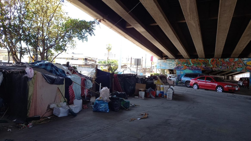 ‘El puente de la coca’, el punto donde viven decenas de migrantes en Irapuato