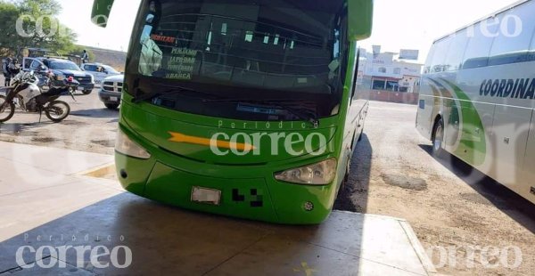 Joven resulta lesionado tras frustar un asalto a un autobús en Pénjamo