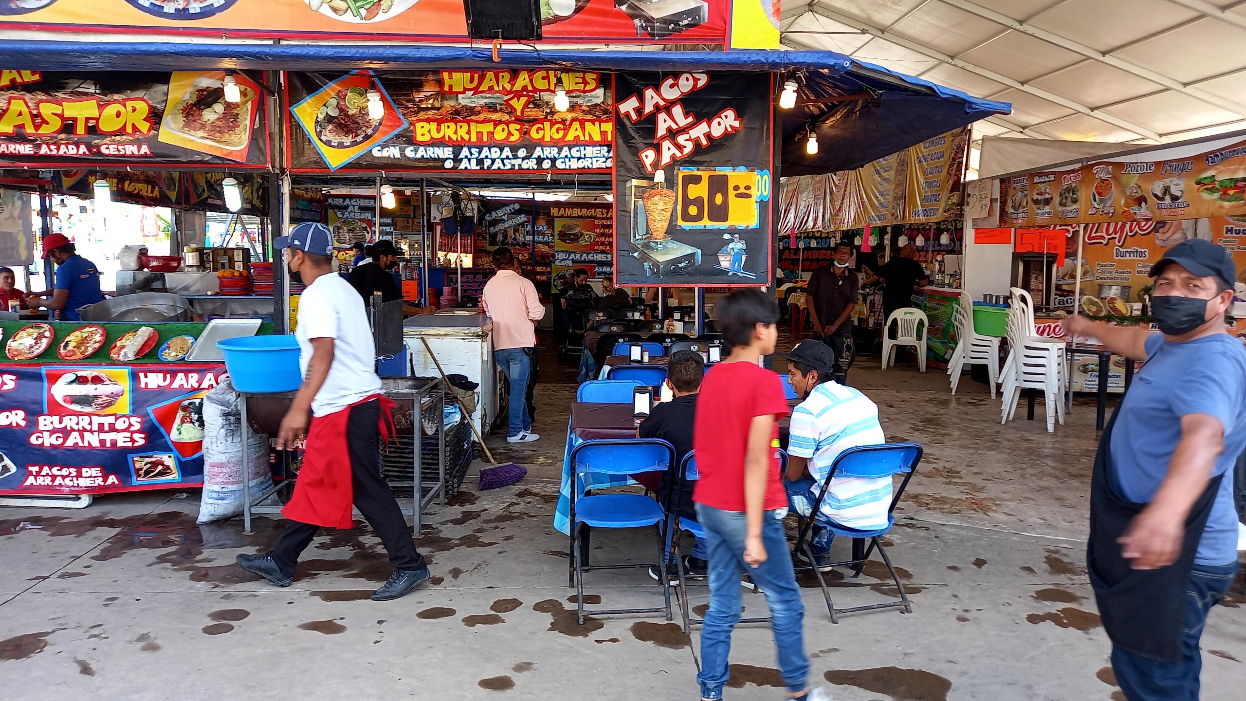 ¿Comida en la Feria de las Fresas? Ya es un lujo, dicen visitantes