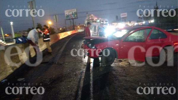 Hombre sobrevive a accidente carretero en la León – Silao