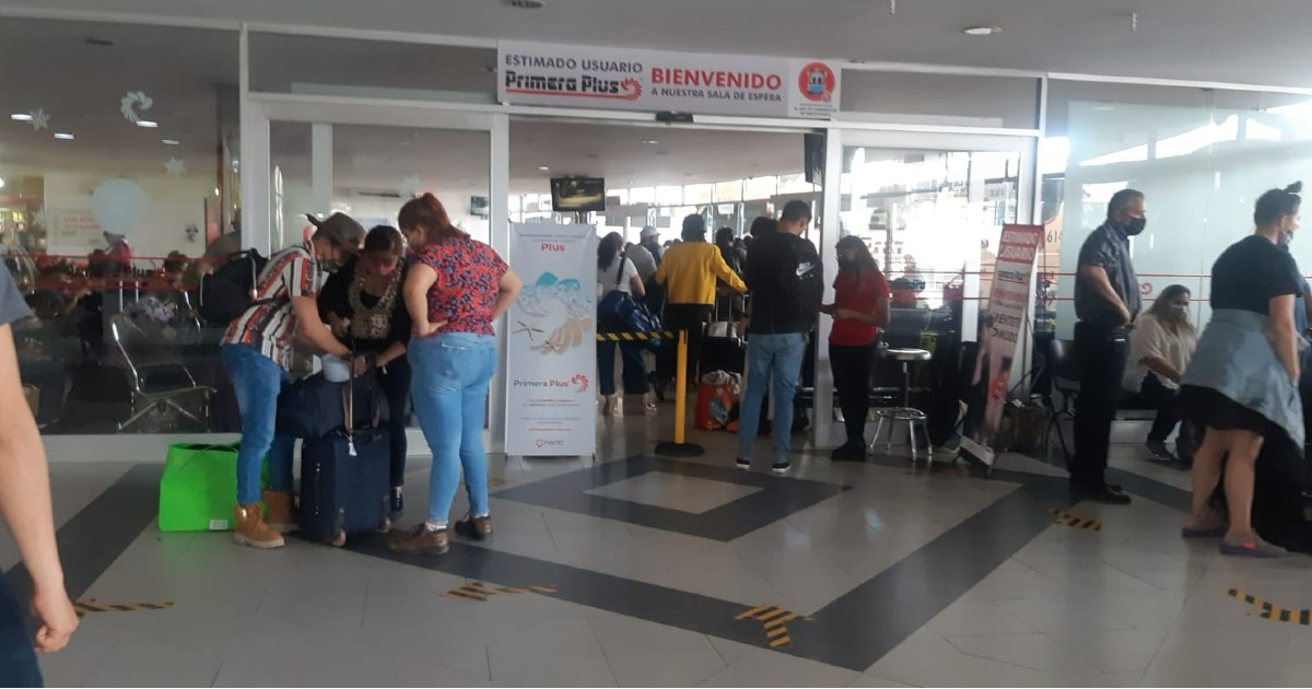 Leoneses se apresuran a las playas para disfrutar vacaciones de Semana Santa