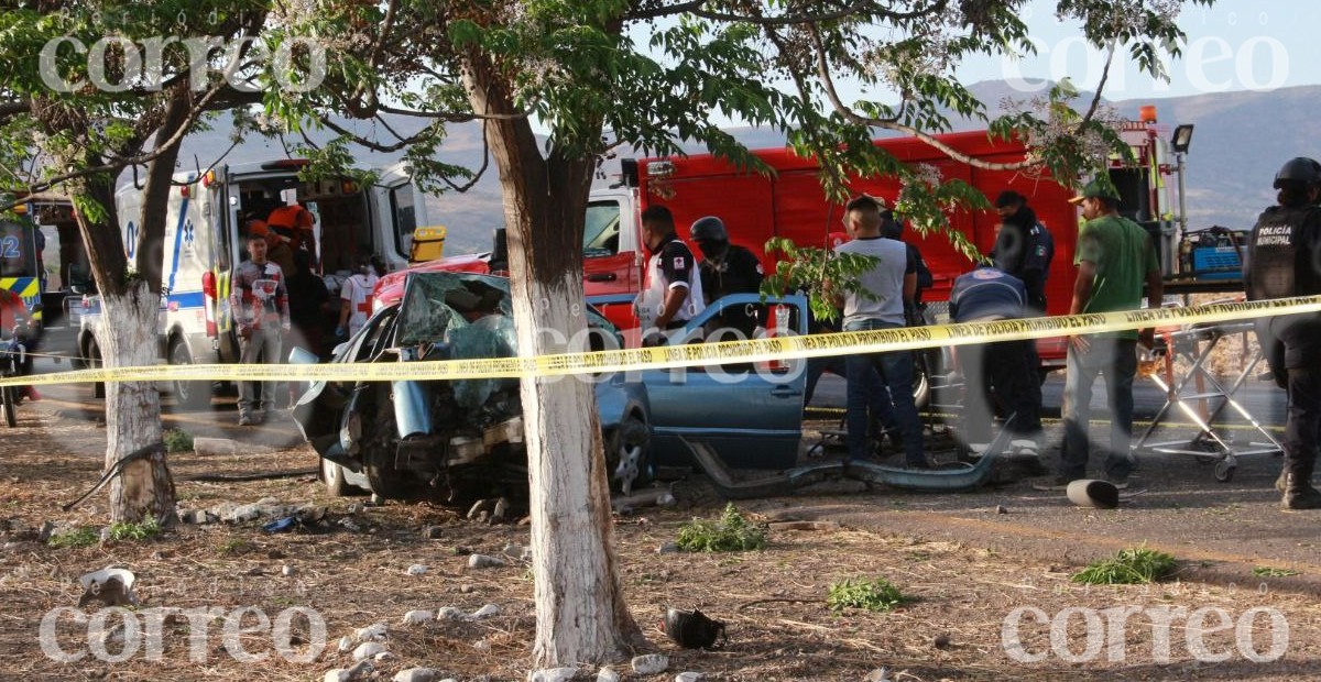 Aparatoso accidente deja un muerto y tres heridos en carretera de Pénjamo