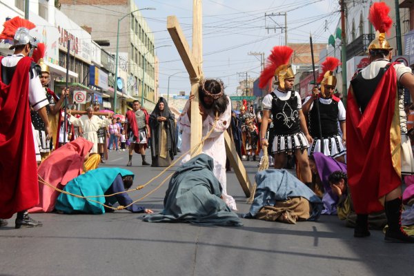 Con 64 años de tradición, preparan todo para el viacrucis en Irapuato