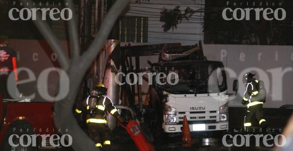 Gasolinera arde en llamas en León; huchicoleo podría ser causa