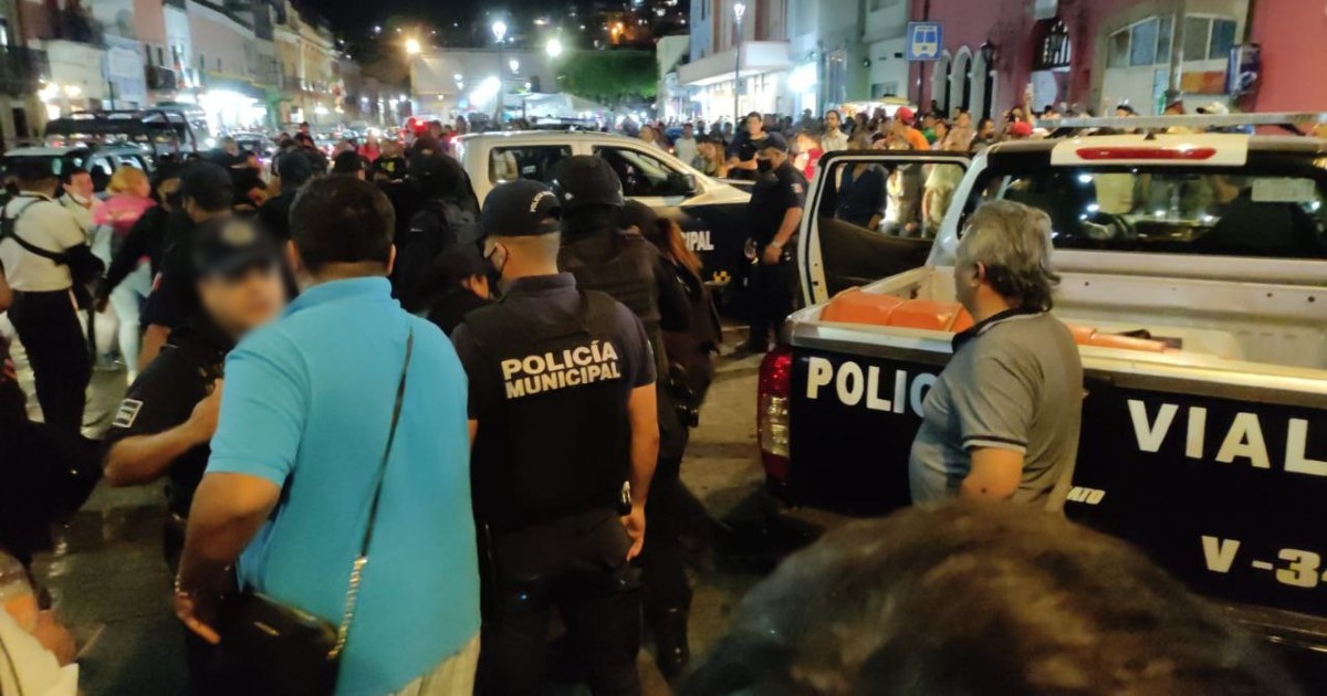 Guanajuato: Riña entre civiles y policías en el mercado Hidalgo casi termina en campal