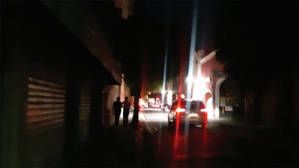 Dejan en ‘las tinieblas’ a la zona centro de León; vecinos temen asaltos