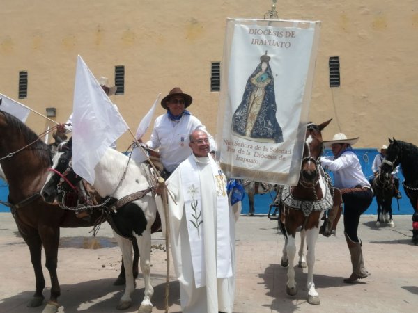 Cabalgata en honor a la Virgen de La Soledad en Irapuato reúne 300 jinetes