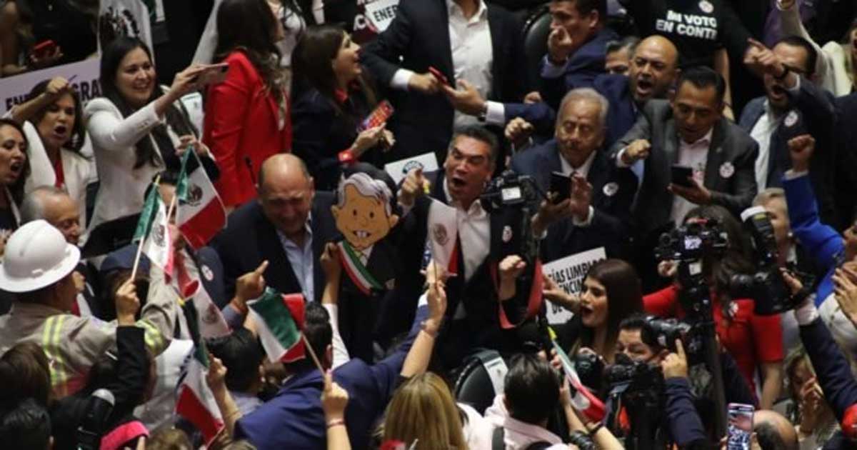 Cámara de Diputados inicia sesión de reforma eléctrica entre gritos y ausentes