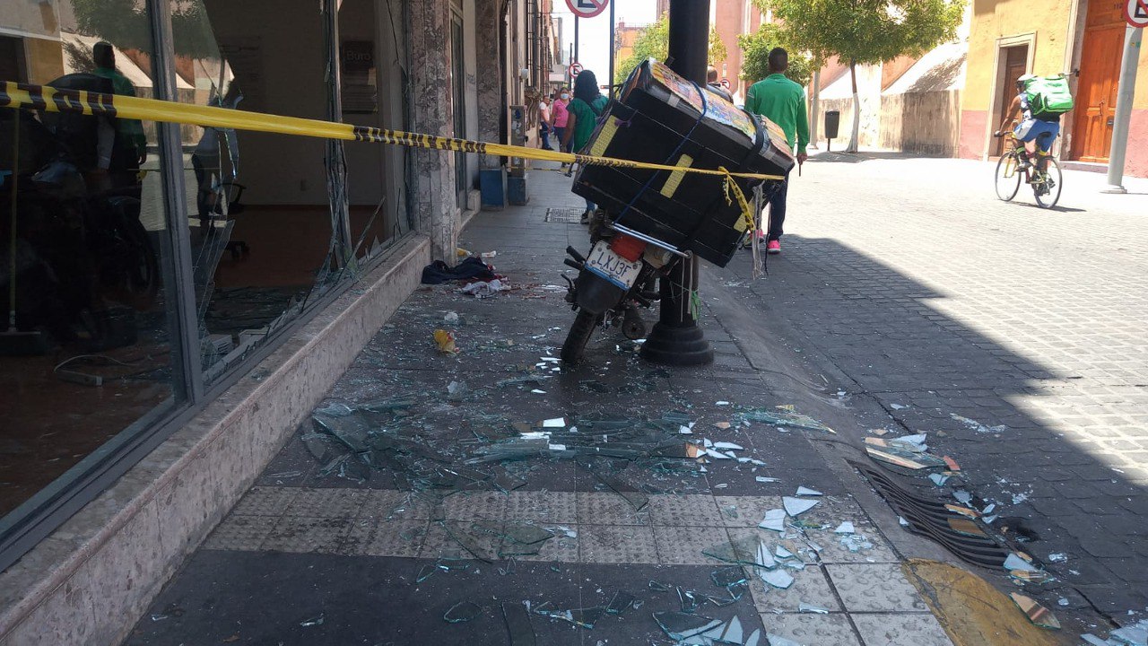 Celaya: choque en Calzada Independencia deja un motociclista herido de gravedad