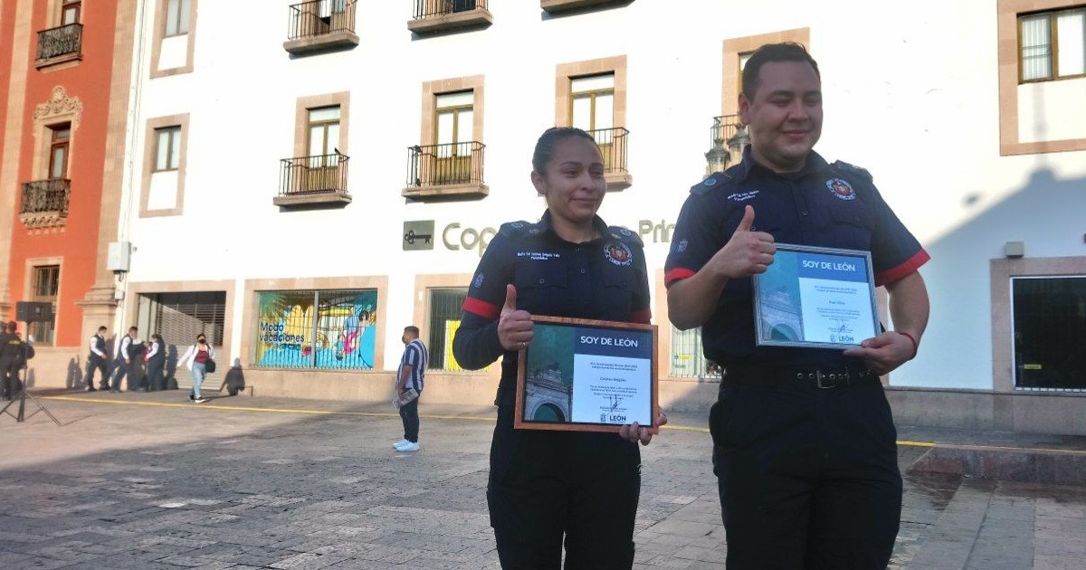 Reconocen a Bomberos de León por salvar la vida de una mujer