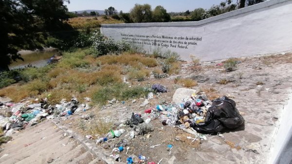 Convierten en basurero zona de descarga de RIAMA en el río Lerma