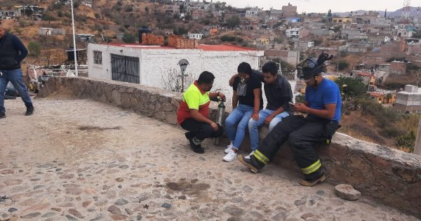 Fuga de gas LP deja dos personas intoxicadas en Las Beatas en Guanajuato