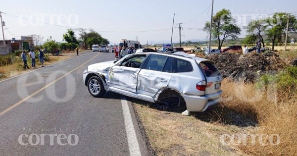 Niña de dos años fallece en accidente vial en Abasolo; hay dos adultos heridos