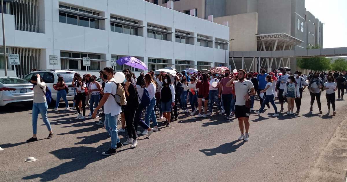 Estudiantes de la UG llevan exigencia por justicia al cuartel de la GN en León