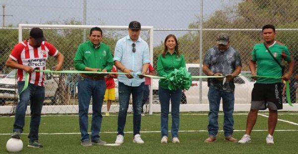 ‘El Bofo’ Bautista inagura su nueva cancha de fútbol en San Felipe