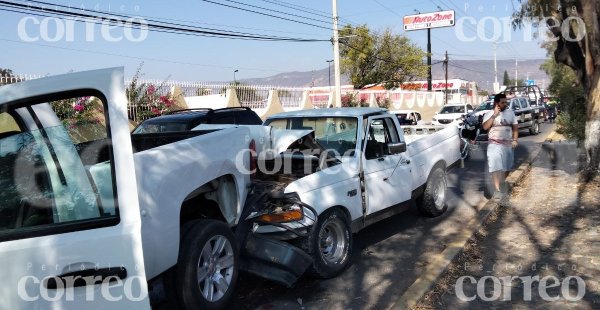 Tras sufrir infarto, hombre provoca choque múltiple en San Francisco del Rincón