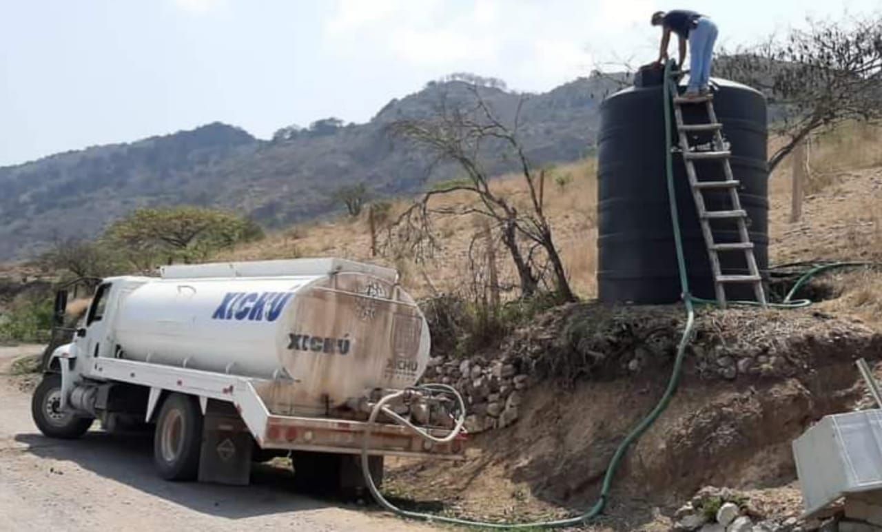 Escasez de agua se intensifica en Xichú, sufren hasta para el aseo diario