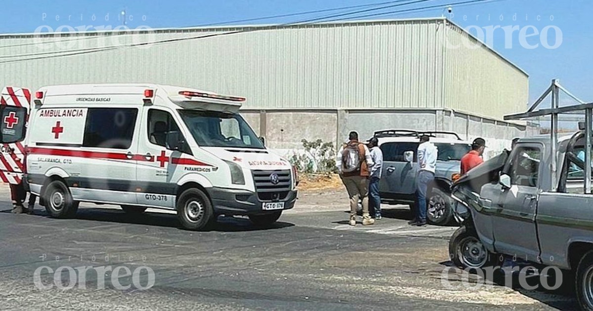 Camionetas se impactan en la carretera Salamanca-La Ordeña