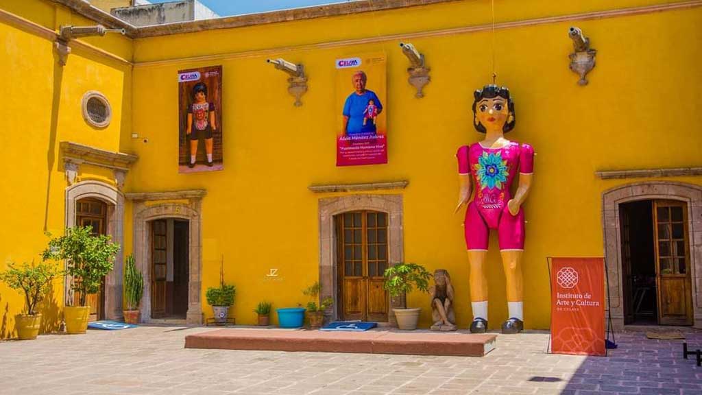 Gran tradición: crean en Celaya muñeca artesanal de cinco metros de altura