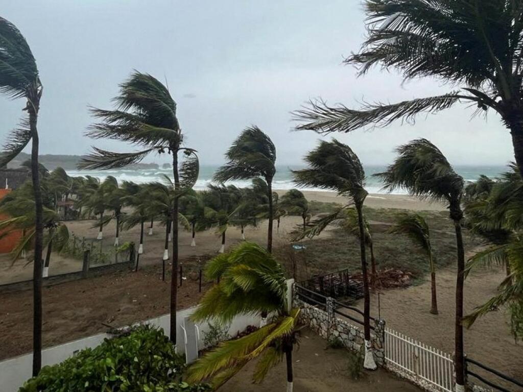 Huracán Agatha deja 3 muertos y miles de evacuados en Cuba