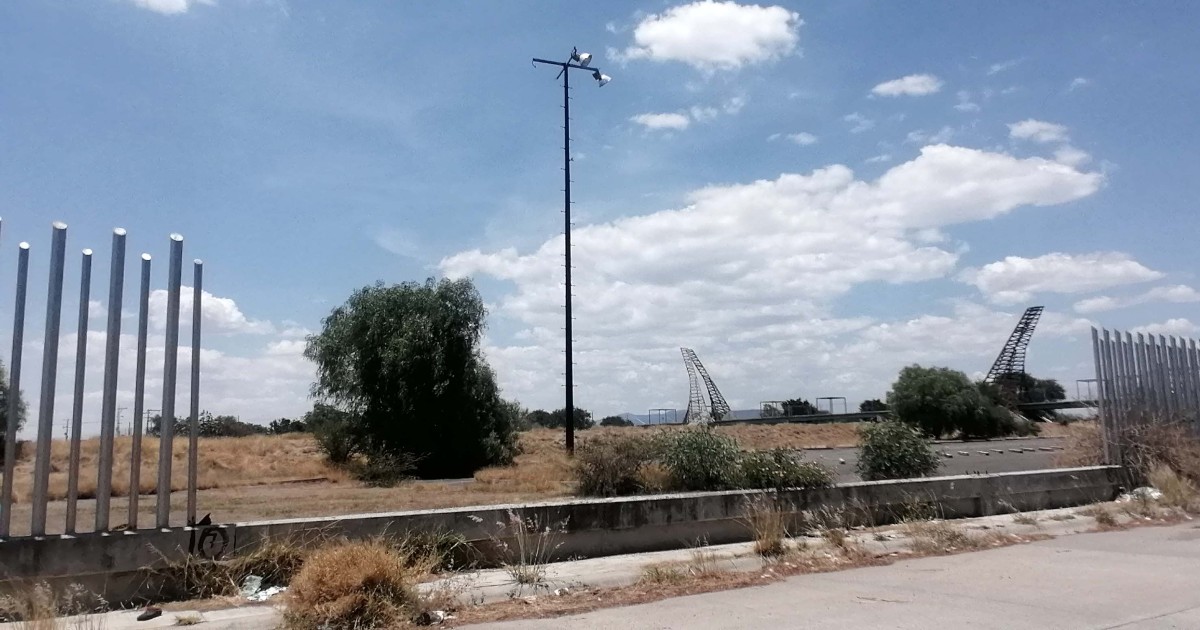 Saqueo no se detiene en Parque Bicentenario de Celaya; cada vez hay se llevan más